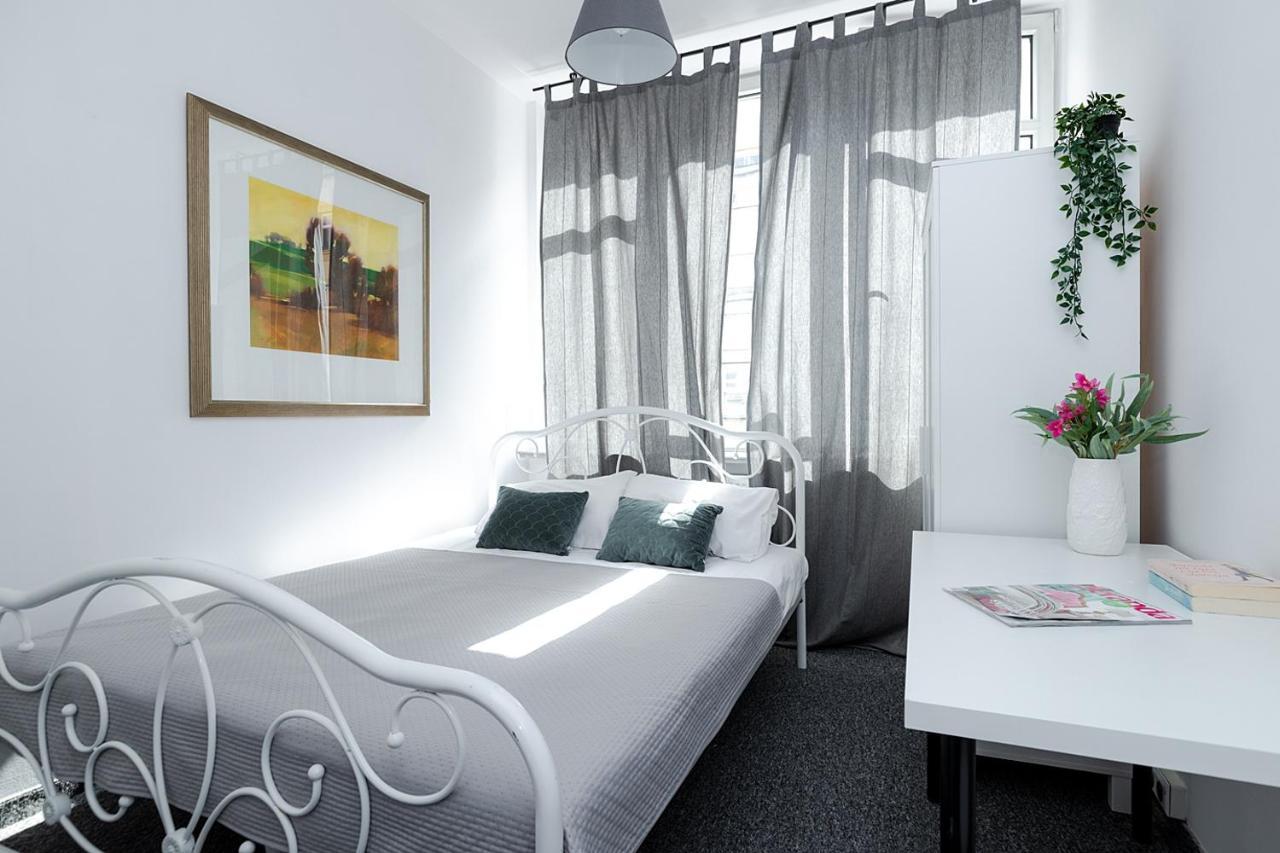 Unit Warsaw Room In Hostel Solec50 By Metro Station Centrum Kopernika Elektrownia Powisle Stadion Narodowy מראה חיצוני תמונה