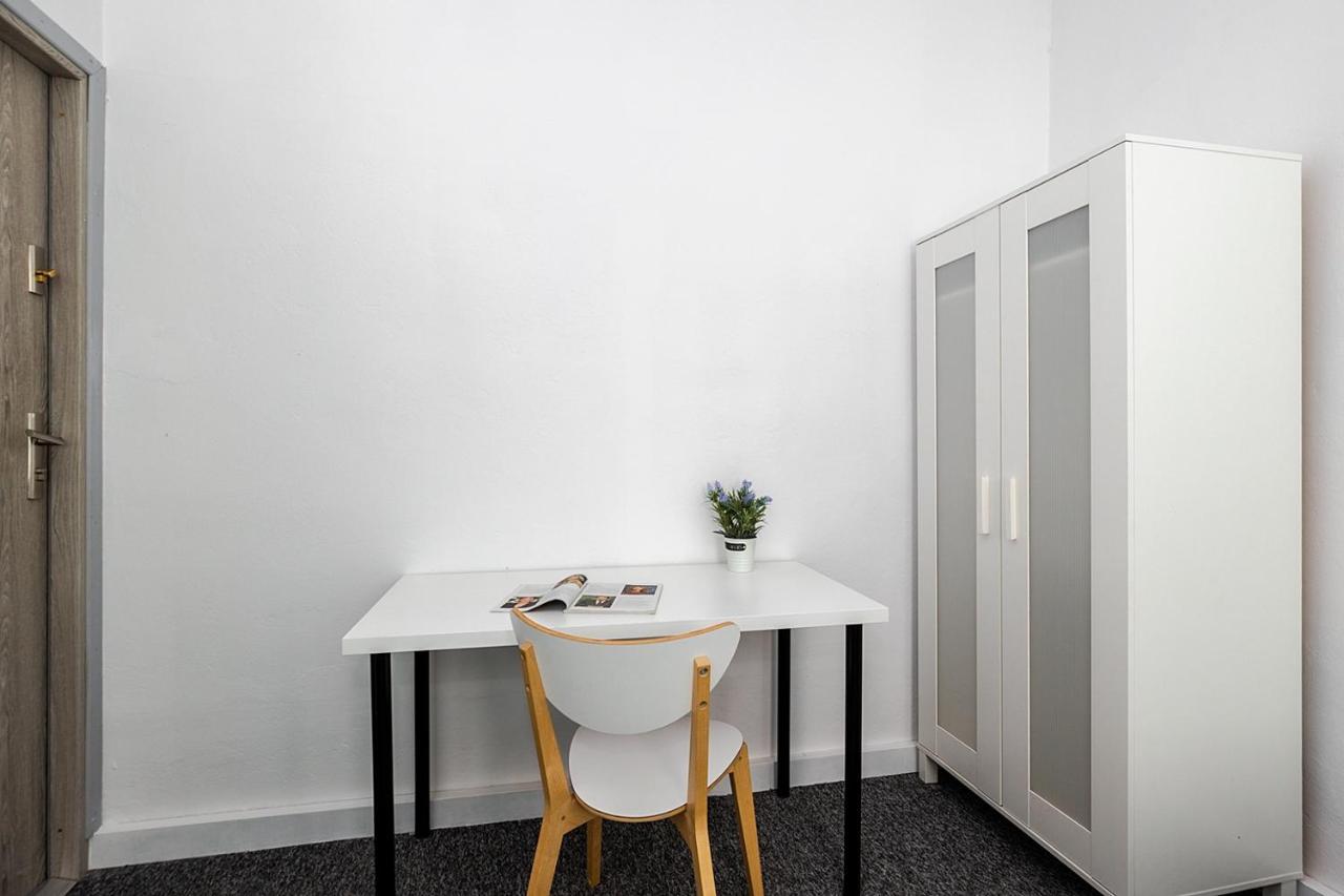 Unit Warsaw Room In Hostel Solec50 By Metro Station Centrum Kopernika Elektrownia Powisle Stadion Narodowy מראה חיצוני תמונה